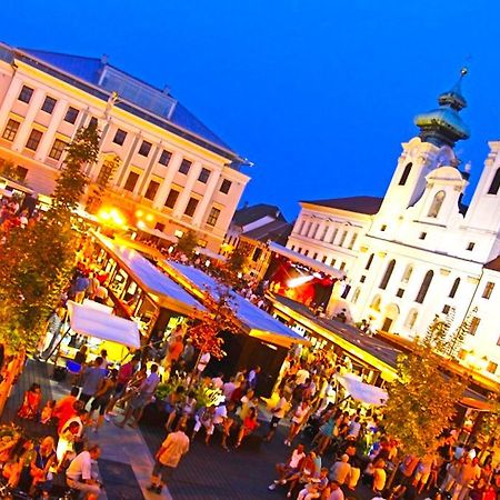 Aurora Premium Home Győr Buitenkant foto