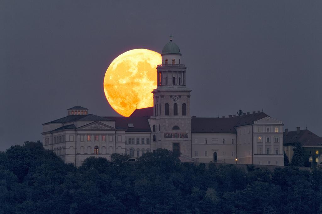 Aurora Premium Home Győr Buitenkant foto