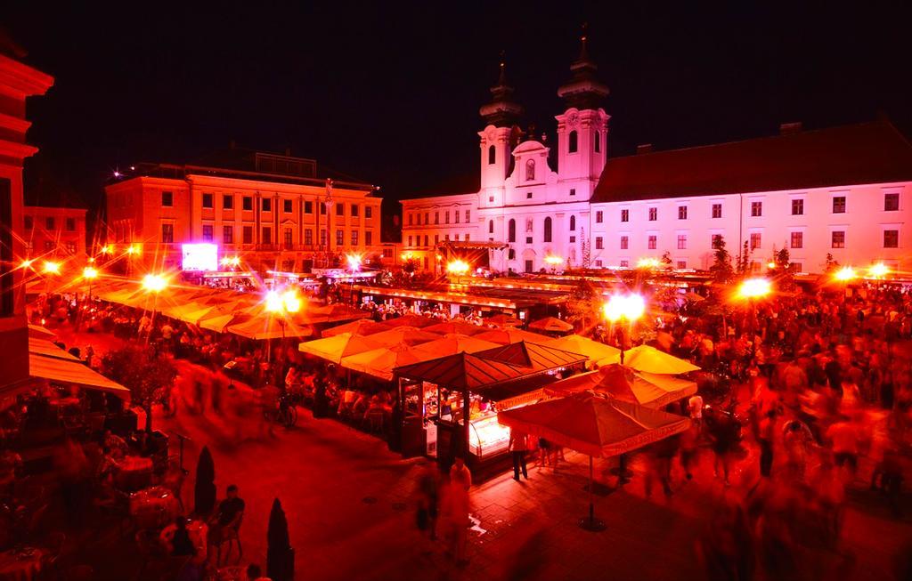 Aurora Premium Home Győr Buitenkant foto